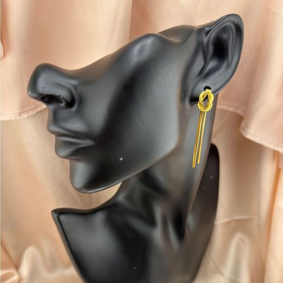 Elegant Gold Knot Earrings - Picture 5 of 7